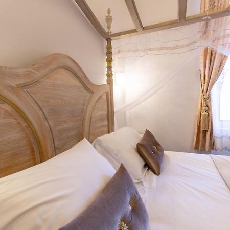 Chambre A Baldaquin Maison De L'Eglise Du Couvent Narbonne Dış mekan fotoğraf